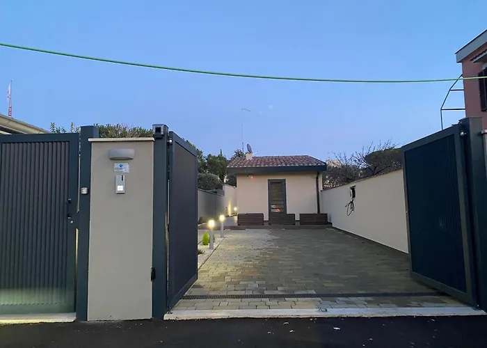 Villino Ancillotto With Garden And Parking Motorcycle Space Roma